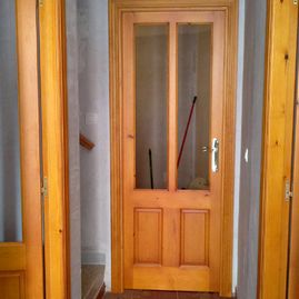 Carpintería Teótimo puerta de madera clara